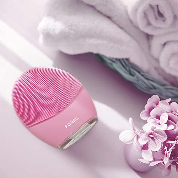 FOREO LUNA 3 App-controlled Smart Portable Facial Cleansing and Firming Massage Brush made with Ultra Hygienic Soft Silicone for Every Skin Type USB Rechargeable