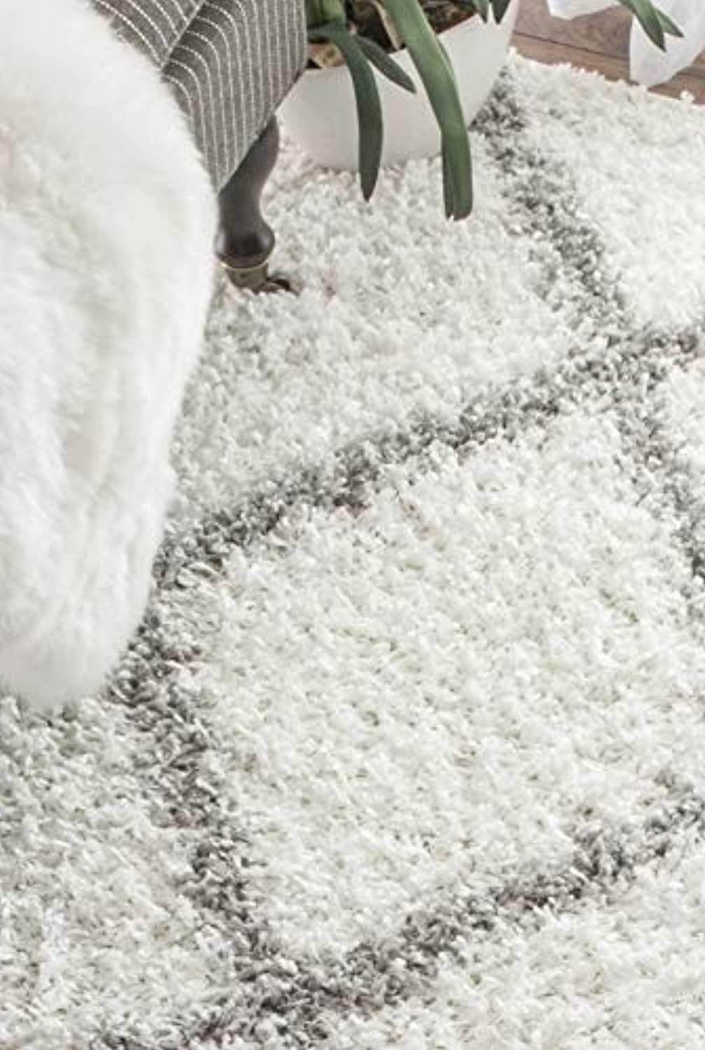 nuLOOM OZEZ04A Shanna Shaggy Rug, 3' 2" x 5', White