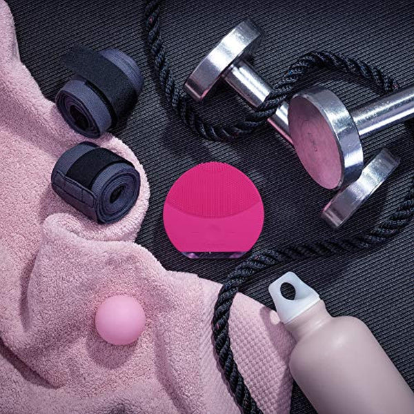 FOREO LUNA mini 2 Facial Cleansing Brush and Portable Skin Care device made with Ultra Hygienic Soft Silicone for Every Skin Type USB Rechargeable