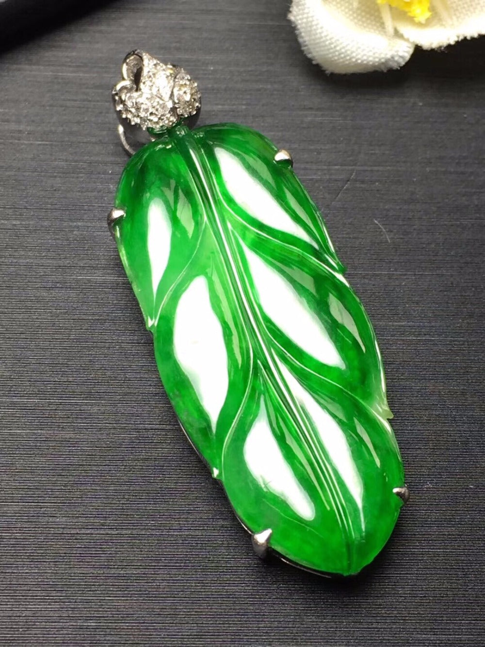 Fine Jewelry Real 18K White Gold Natural Green Jade Gemstone Plant Shape Pendant Necklace Fine Pendants