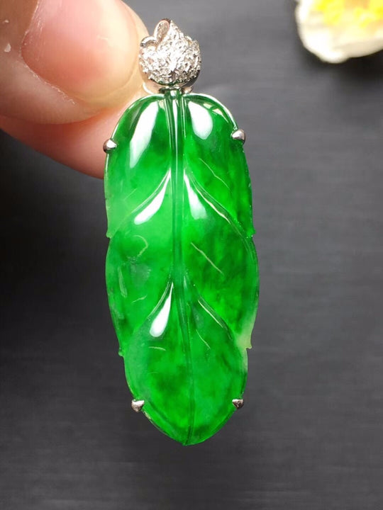 Fine Jewelry Real 18K White Gold Natural Green Jade Gemstone Plant Shape Pendant Necklace Fine Pendants